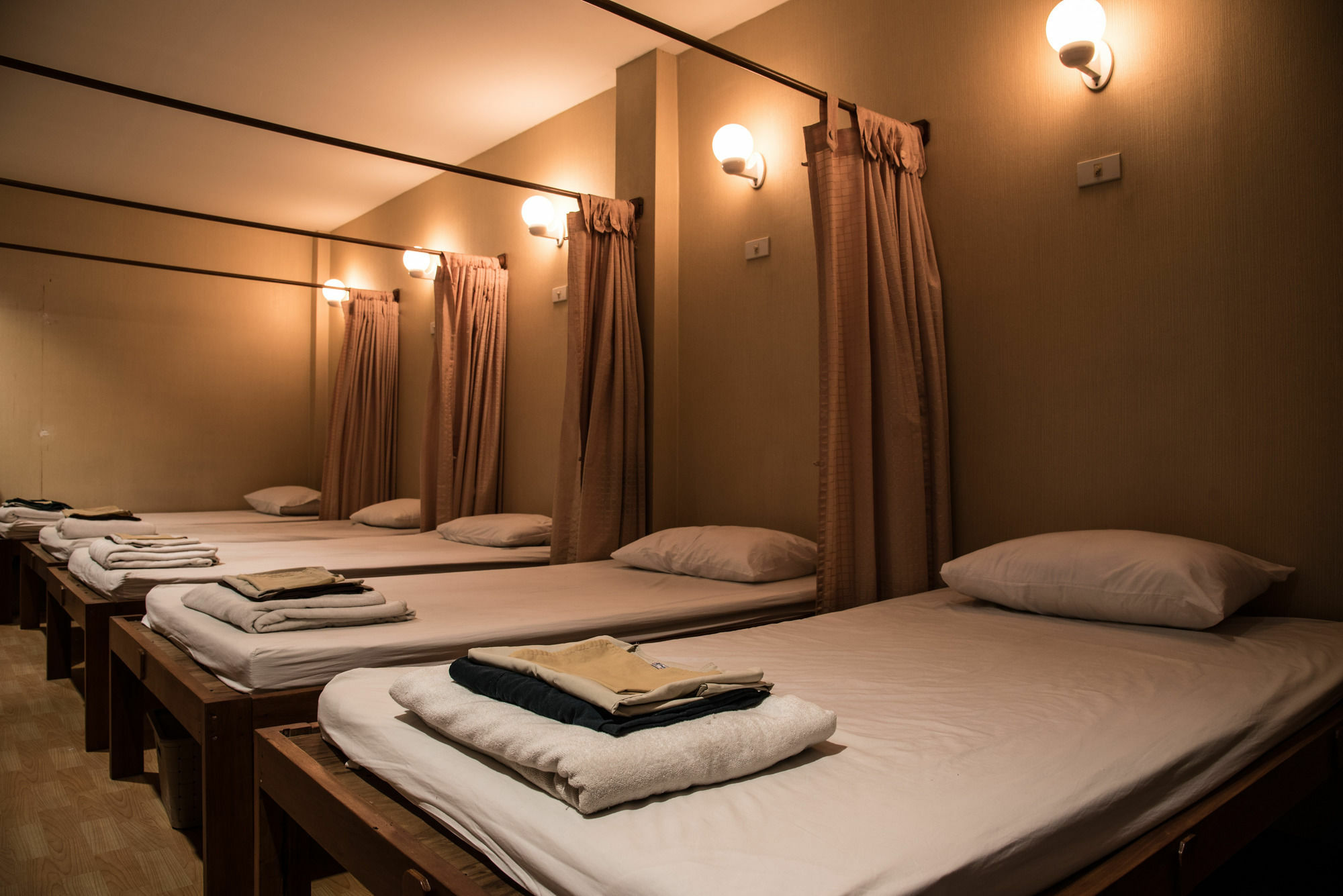Bed & Body Hostel Bangkok Exterior foto